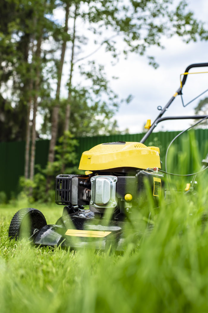 how does engine work in lawn mower